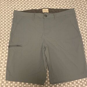 Men’s gray shorts